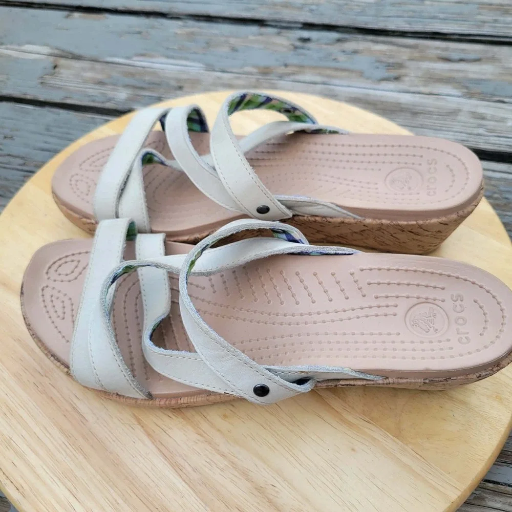 Crocs A-Leigh Women 9 US Cork Wedge Sandals Strappy Cream Neutral Open Toe Plaid
